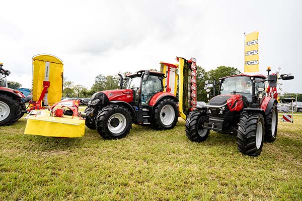 Case IH Modell beim Feldabend